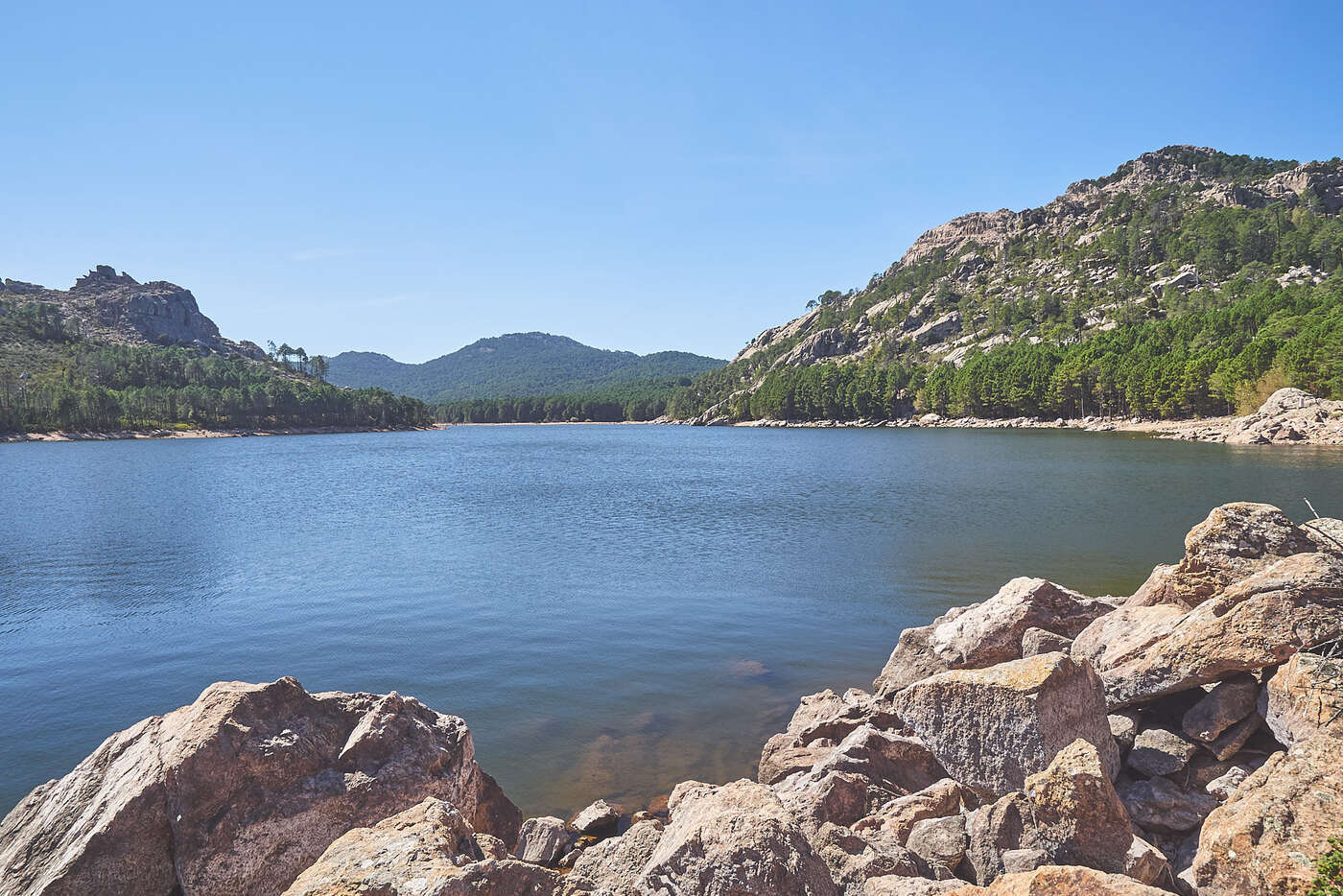 Lac dans l'Alta-Rocca, en Corse